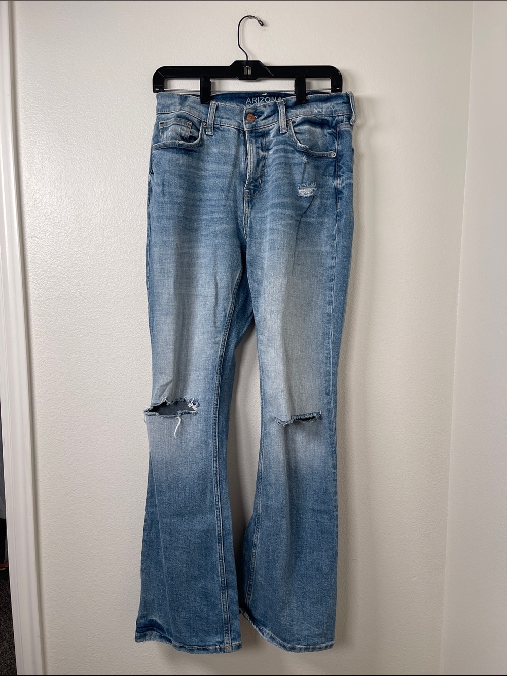 Arizona Jean Company Womens Light Blue Distressed Flare Jeans